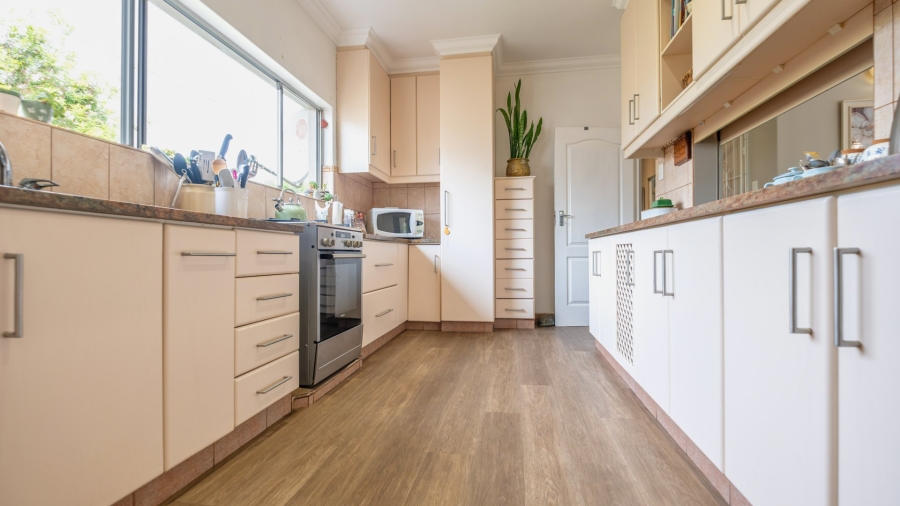 To Let 4 Bedroom Property for Rent in Denver Park Western Cape